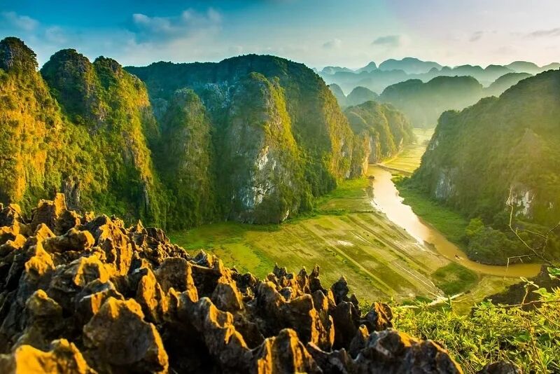 Safe, social hiking for women traveling alone